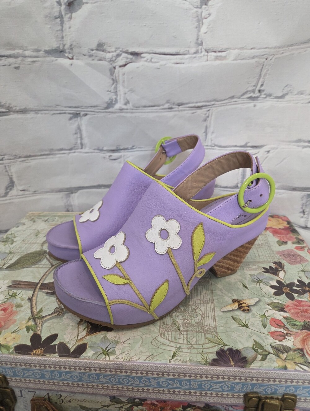 Fluevog Low Rule Christy Sandals In Purple
